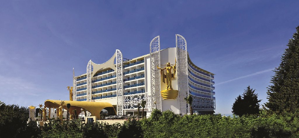 Azura Deluxe Resort & Spa Hotel