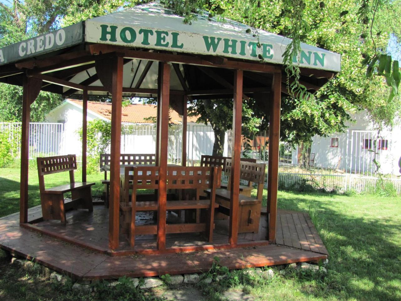 Hostel White Inn