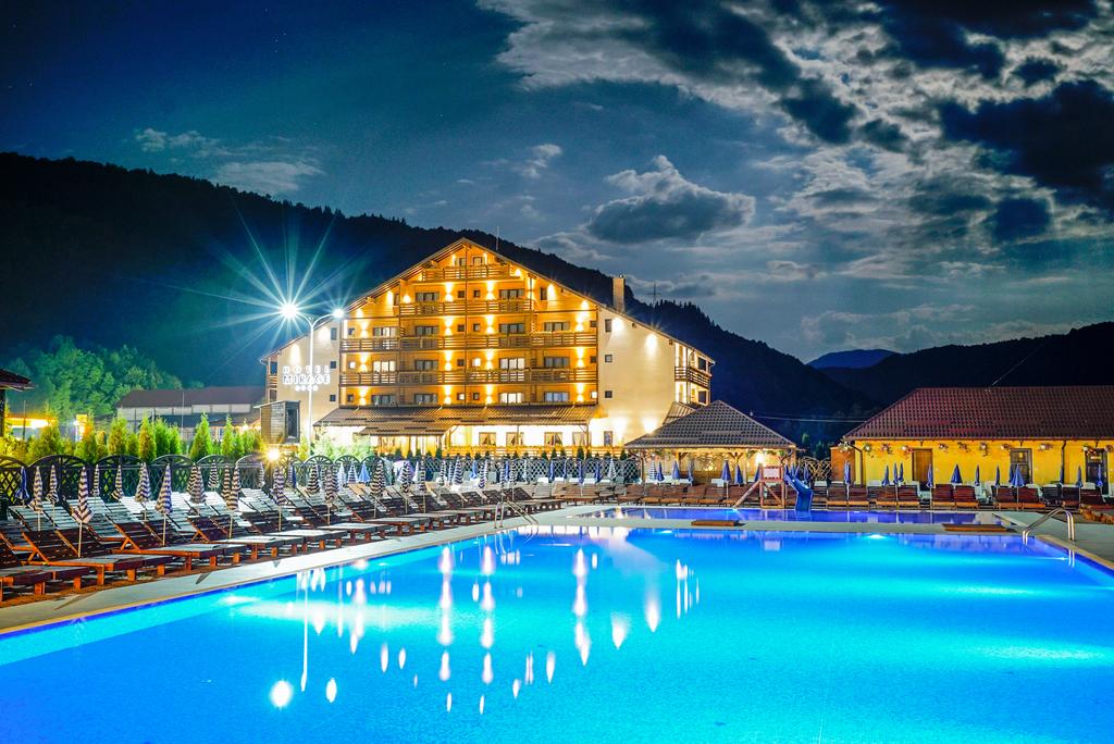 Cazare cu demipensiune - Hotel Mirage Resort
