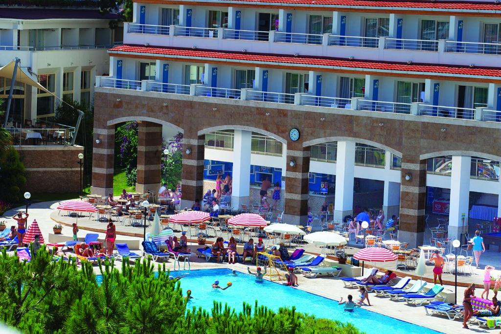 Hotel Batihan Beach Resort and Spa