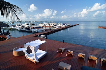 Sunset Marina Resort And Yacht Club