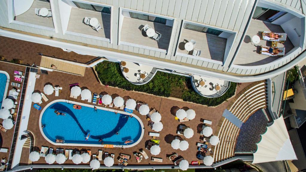 Laguna Beach Alya Resort And Spa
