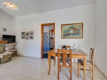 Simplistic Villa In Korfu Near Seabeach