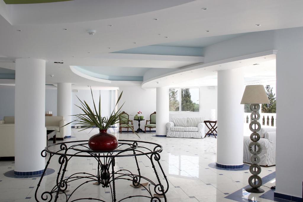 Belvedere Hotel & Luxury Suites