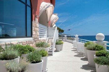 Monte-carlo Beach Hotel