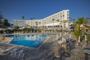 Leonardo Plaza Cypria Maris Beach Hotel And Spa