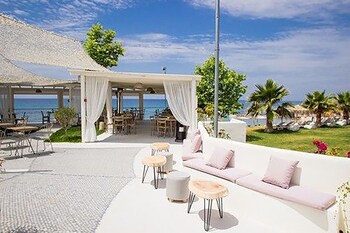 Nefeli Luxury Villas