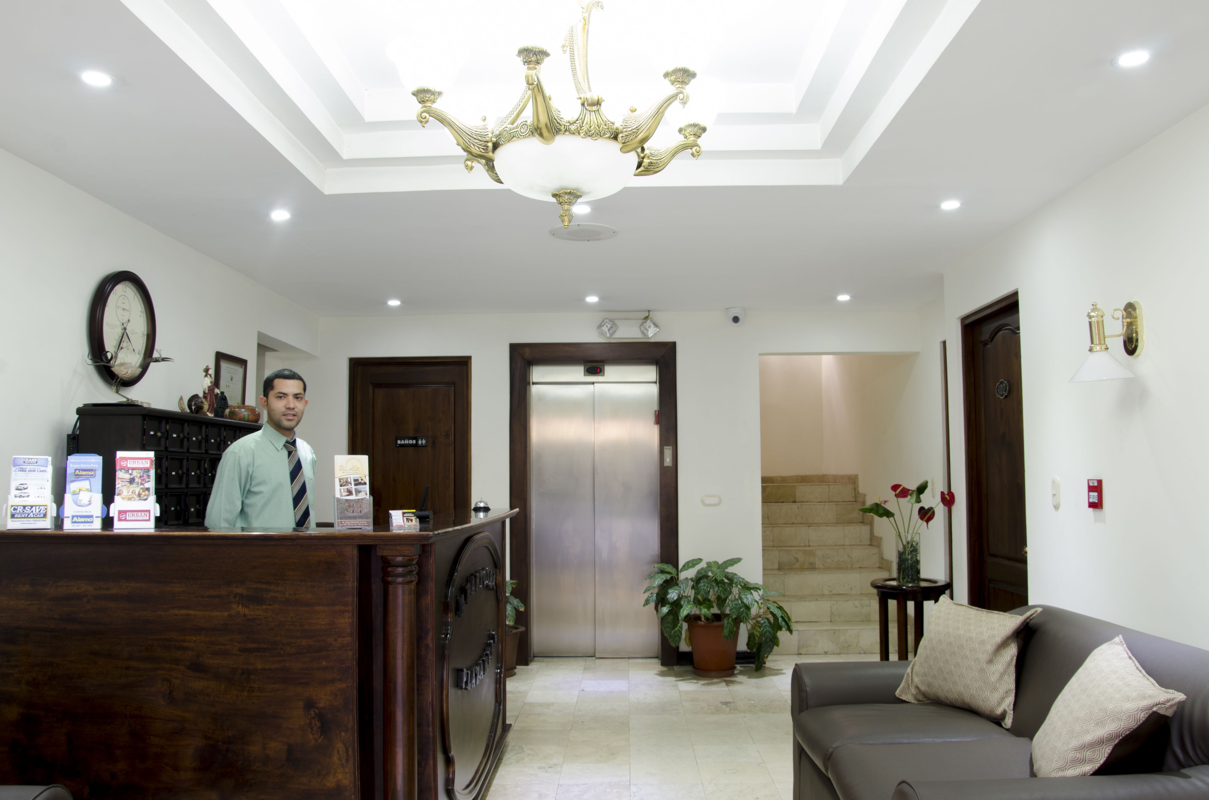 Plaza Real Apartments & Suites