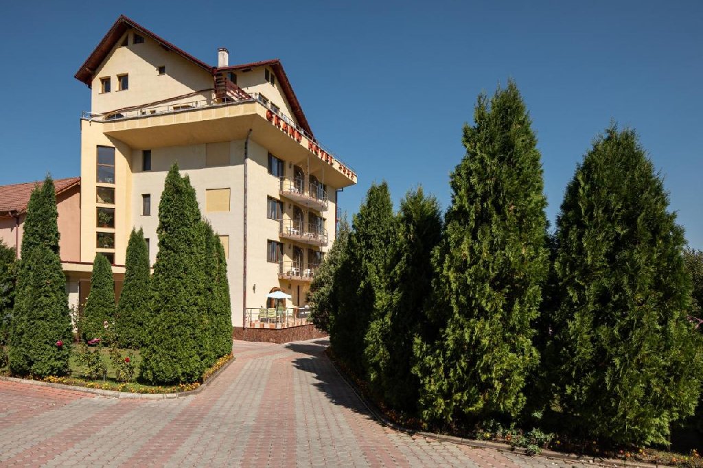 . Grand Hotel Brasov