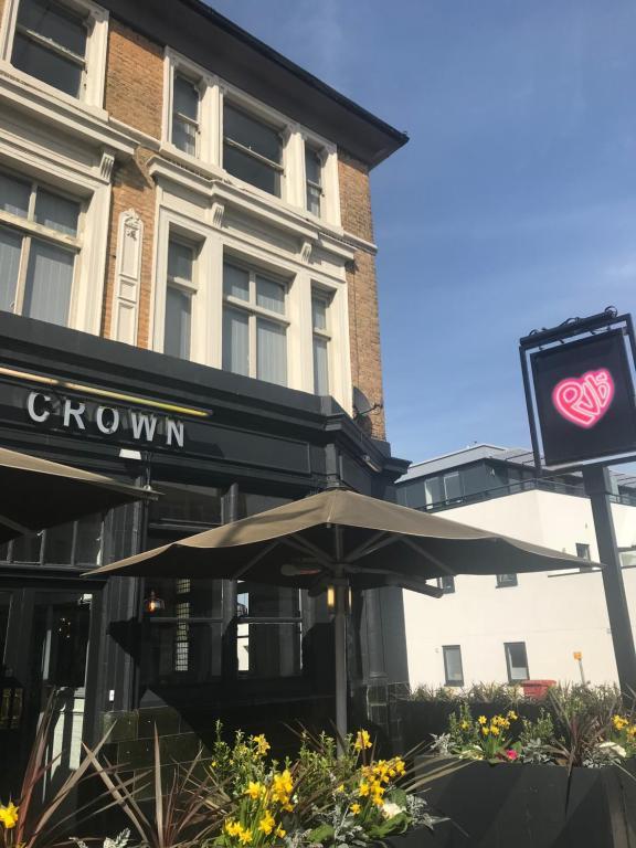 Publove @ The Crown (adults Only)
