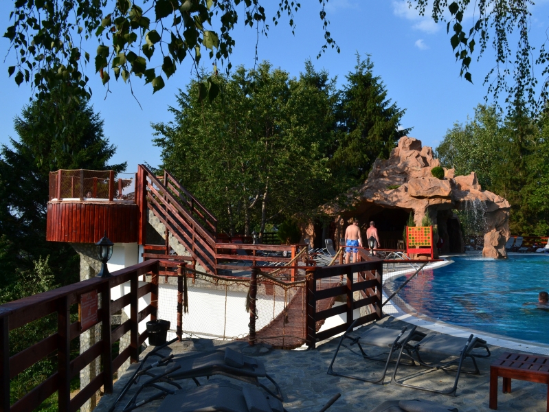 Club Vila Bran Casuta Scufitei Rosii Cazare 2020 la hotel Club Vila Bran, Bran de la 24.63 EUR | Cocktail