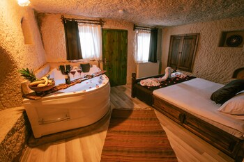 Cave Life Hotel