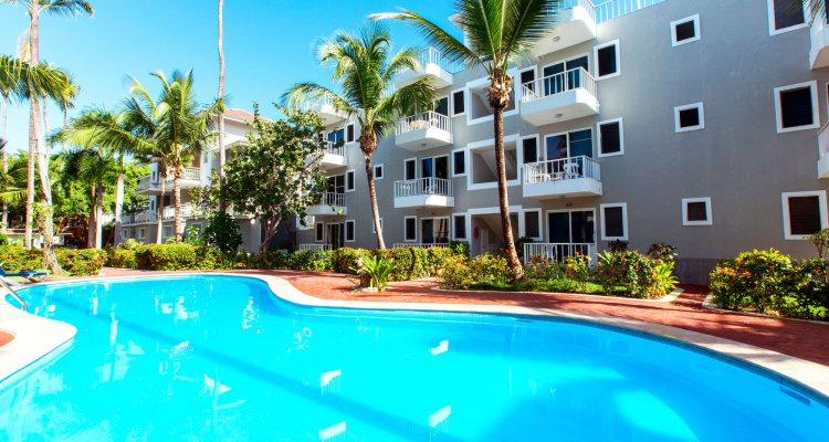 Tropicana Suites Deluxe Beach Club & Pool