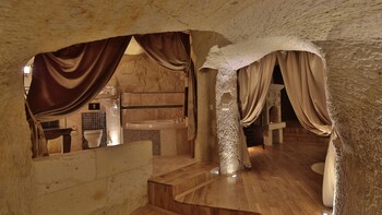 Golden Cave Suites