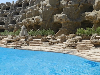 Caves Beach Resort Hurghada