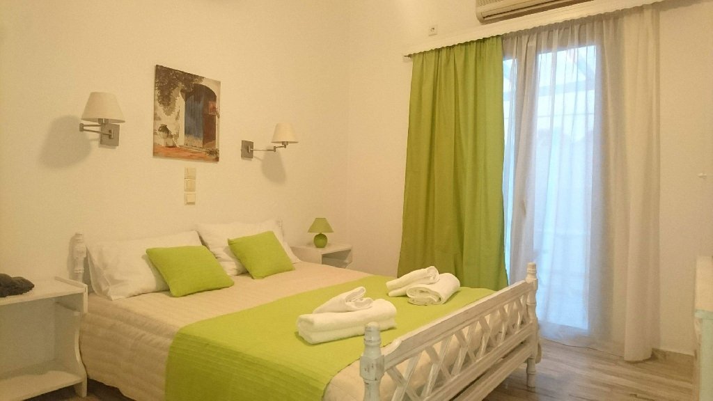 Ino Hotel (Kamari Santorini)