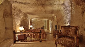 Golden Cave Suites