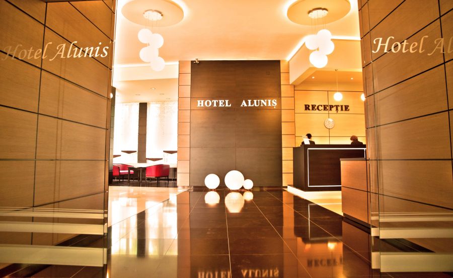 1 Decembrie - Hotel Alunis
