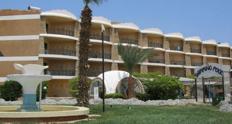 El Samaka Beach Hotel