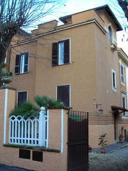 A Vinicius Et Mita Guest House