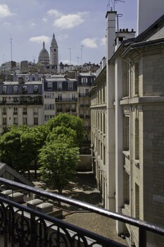 Le Montclair Montmartre By River