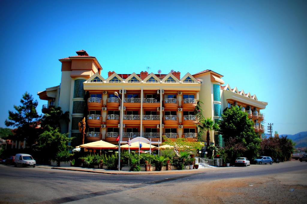 Grand Faros Hotel