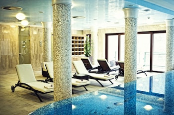 Luxury Wellness Resort Retro Riverside