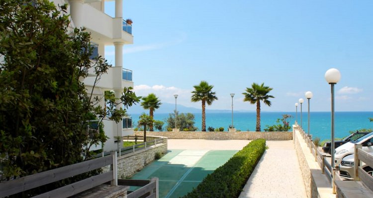 Limani Deluxe Beachfront Apartments
