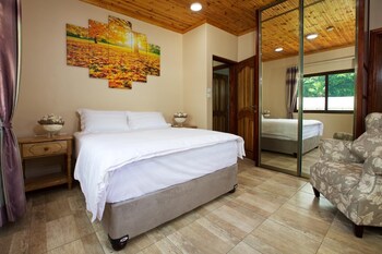 STONE SELF CATERING APARTMENTS