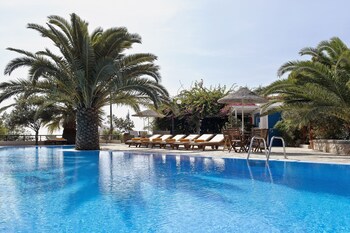 Paradise Resort Santorini