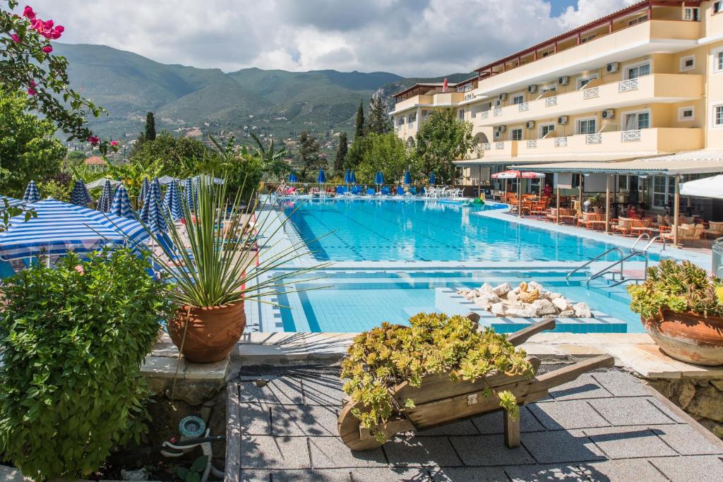 Koukounaria Hotel and Suites