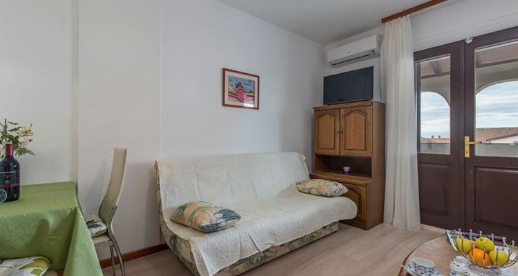Apartment Neva - great location: A3 prvi kat do ulice  Novigrad, Istria