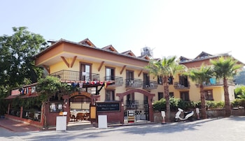 Orange Garden Hotel And Apartments