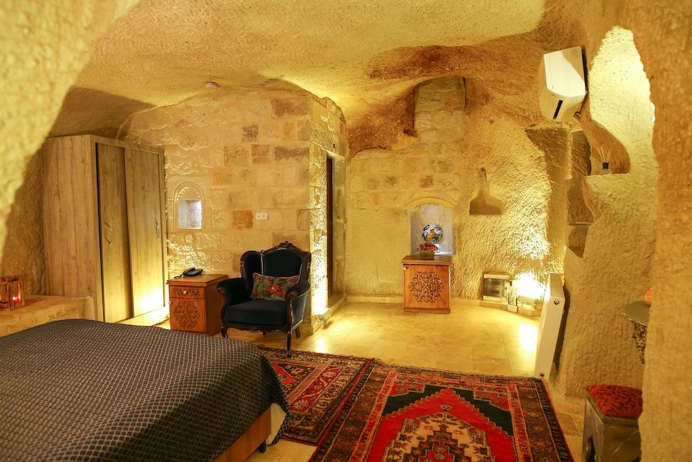 Bedrock Cave Hotel (adults Only)
