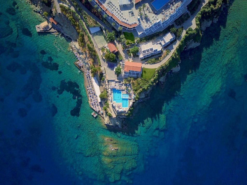 Peninsula Resort And Spa