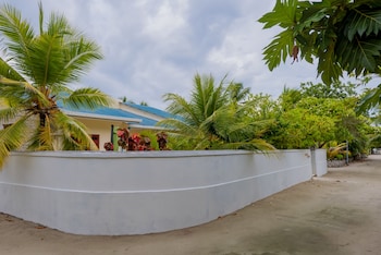 Maclura Residence Guest House