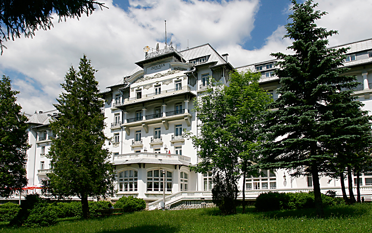 Craciun - Hotel Palace - cazare cu mic dejun si masa festiva