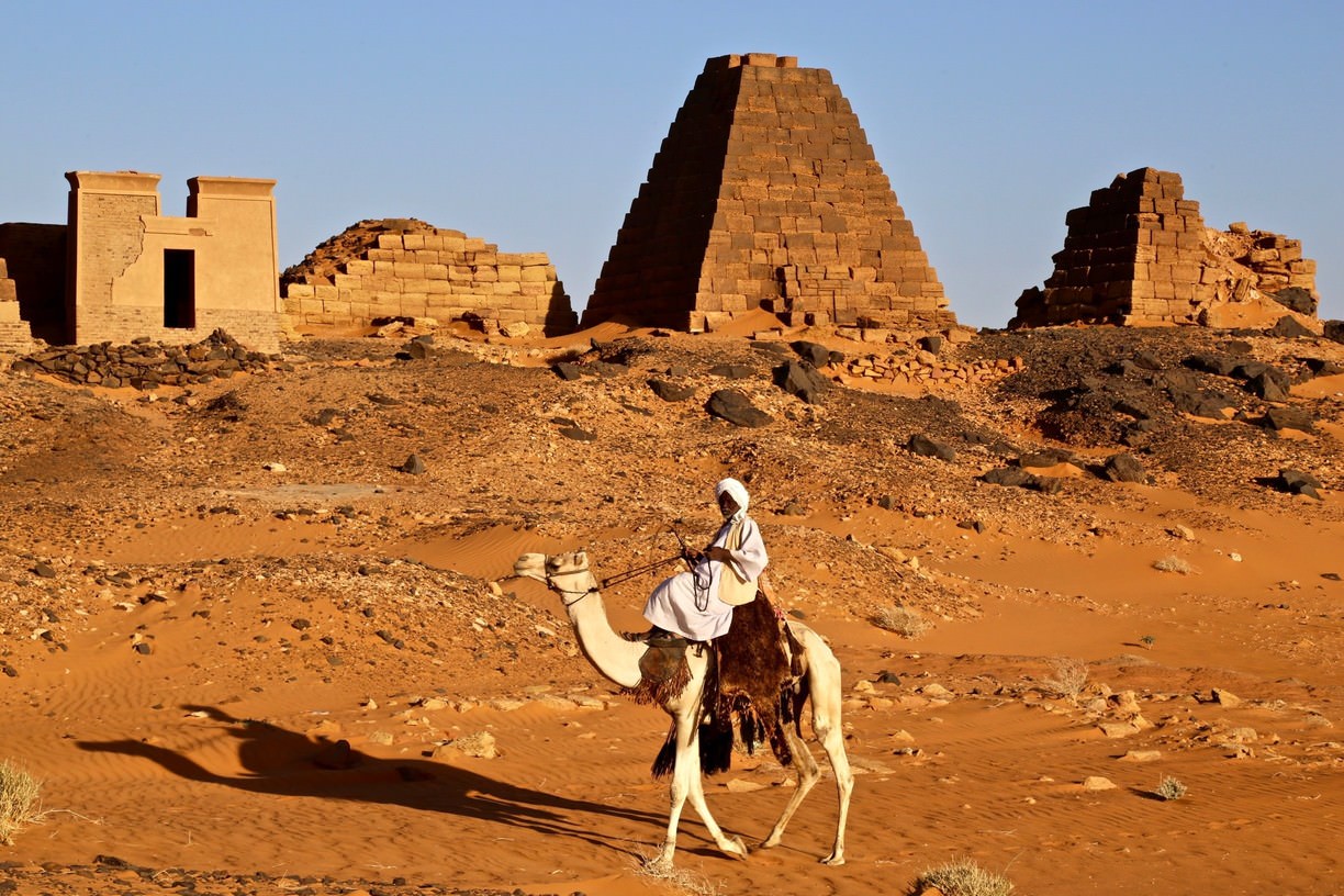 SUDAN - PIRAMIDE ȘI TEMPLE