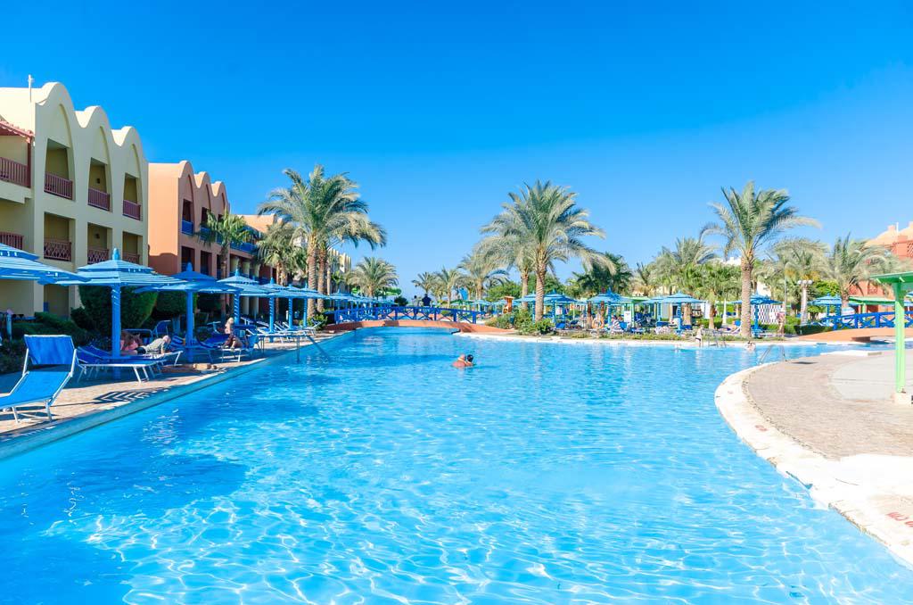 TITANIC BEACH - SAFAGA ROAD, Hurghada, Egipt - cu avionul din